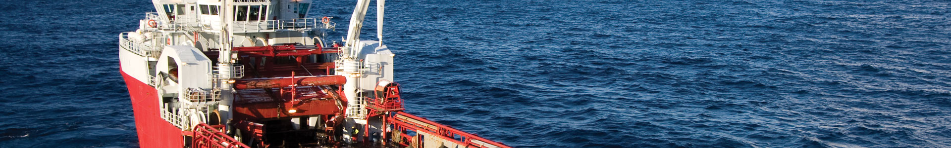 Boats and Ships_red boat on ocean
